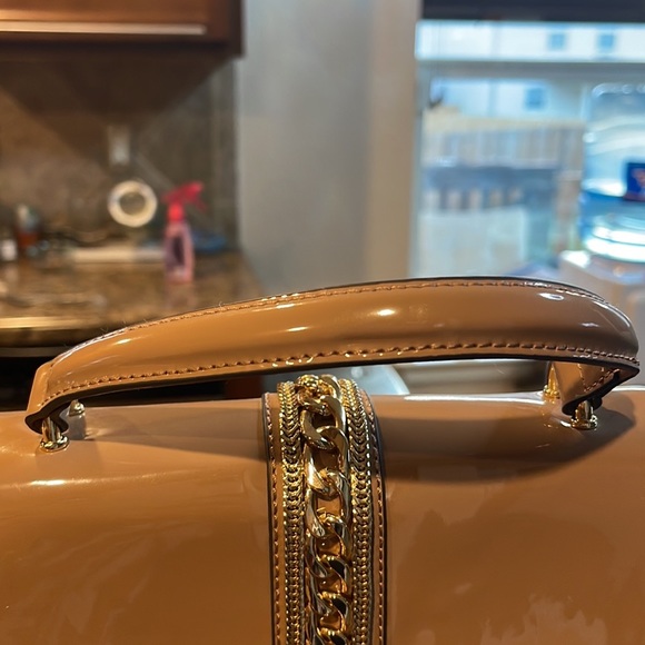 Aldo top handle nude and gold hand bag like new. - Picture 5 of 5